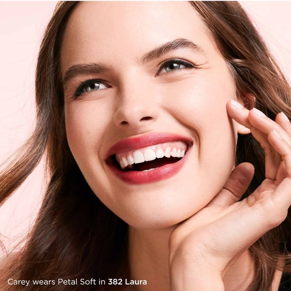 Laura Mercier ‘Laura’ Petal Soft Lipstick Crayon - Picture 4 of 13